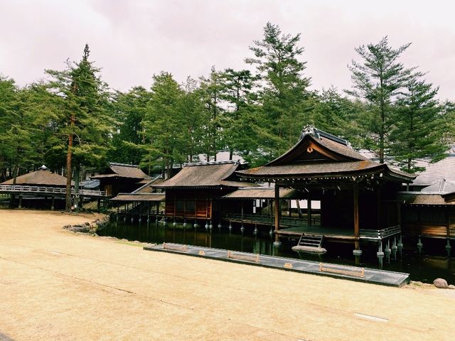 【山梨×身曾岐神社】池に浮かぶ厳かな絶景神社