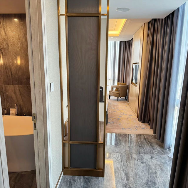 Sky-High Elegance: My Luxurious Stay at Vinpearl Landmark 81, Autograph Collection