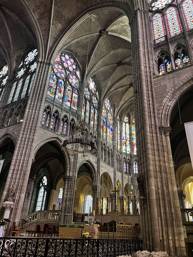 🌟 フランス・サンドニ大聖堂 : ゴシック建築の源流と王たちの眠る地