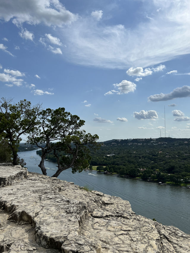 ［奧斯汀旅遊］Mount Bonnell ☀️💎在陽光下閃閃發亮的科羅拉多河
