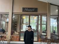 Holidays Treat cafe 