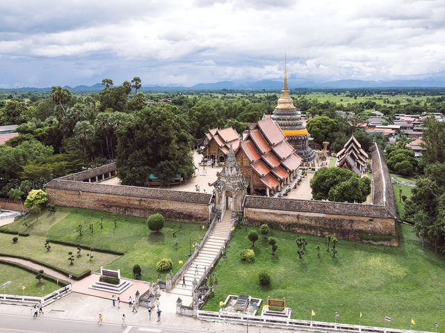 สักการะพระธาตุคู่เมืองลำปาง วัดพระธาตุลำปางหลวง