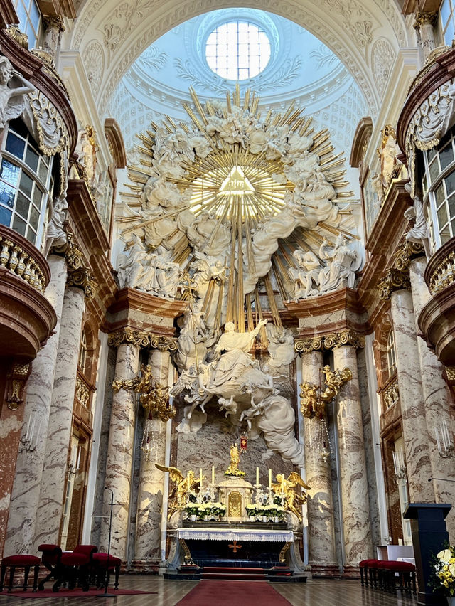 Carls Church, one of the most beautiful landmarks in Vienna🇦🇹