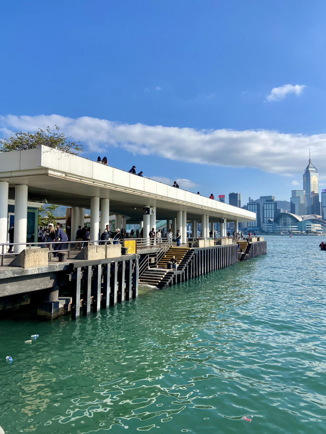 🌊 🇭🇰瞬間讓人充滿活力的湛藍「維多利亞港」😍🌅💕