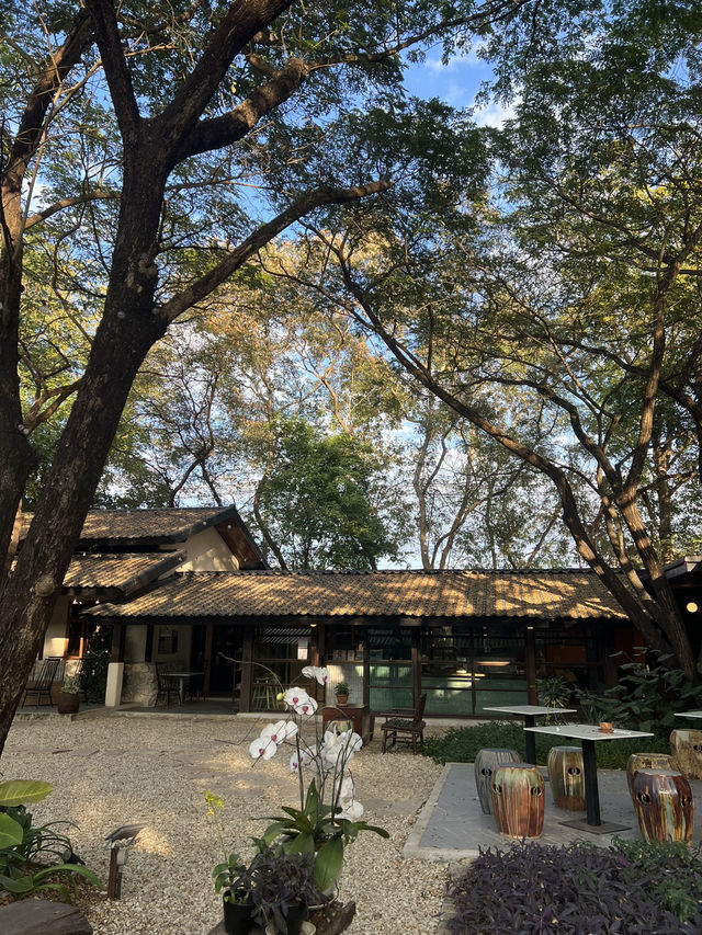 Earth & Fire Ceramics ร้านขายเซรามิก