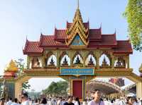 กราบขอพร วัดมหาธาตุวชิรมงคล