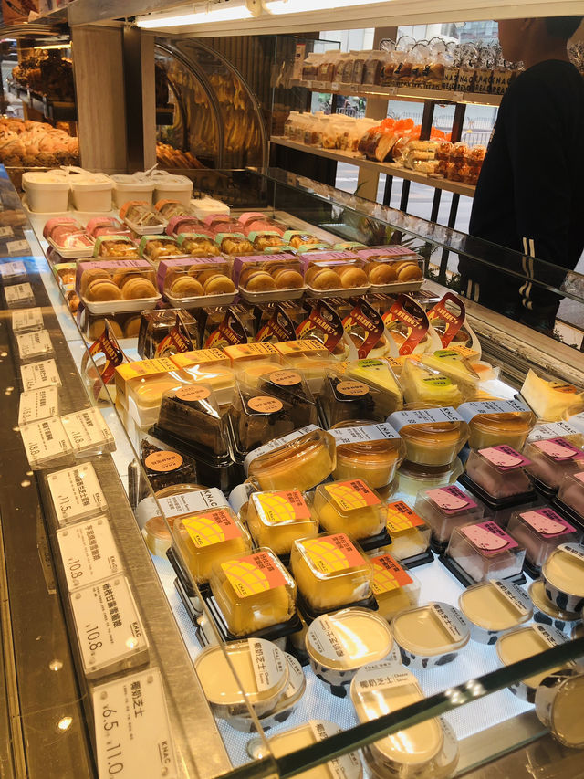 款式種類很多的麵包店🧁