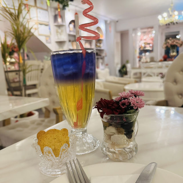 Scones, Cakes & Tea – The Perfect Afternoon Escape