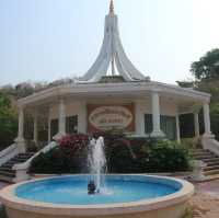 แสงอาทิตย์ต้องพระพุทธรูปสวยสุดใจ