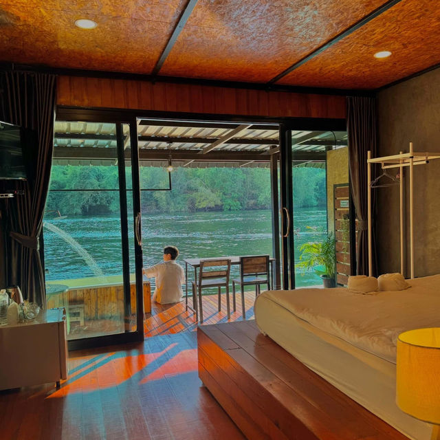 นอนแพริมน้ำ วิวภูเขา บรรยากาศโคตรฟิน 🛁⛰️🏞️