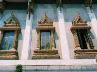 泰國曼谷市中心著名地標性寺廟景點：印卓威漢寺，十四世紀古跡寺廟，32米高金色雕像，適合打卡拍照📸冥想