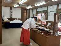 四季變幻中的靈性之旅：探訪京都賀茂御祖神社與其季節御守