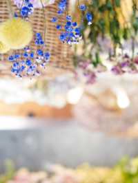 【茨城×オシャレなお花屋さん】天井に吊るされたドライフラワー フラワーアレンジメント教室