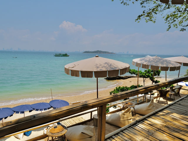 “HAKUNA” คาเฟ่อาหารไทย-ญี่ปุ่นริมหาดเกาะล้าน⛱️