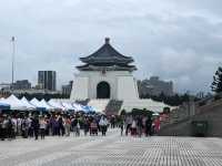 【台湾】巨大な蒋介石のブロンズ像と衛兵交代式を見る