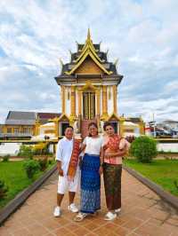 ตักบาตรข้าวเหนียววัดหลวงปากเซ ไหว้ศาลหลักเมือง