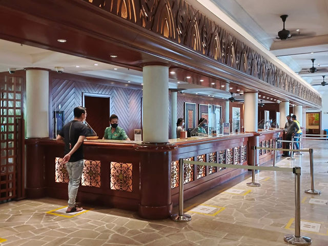“Sunset Luxury by the Sea: A Slice of Paradise at Shangri-La Tanjung Aru”
