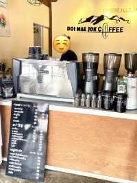 จิบกาแฟหอม ๆ กลางบรรยากาศแจ้ห่มที่ดอยแม่จอก Coffee