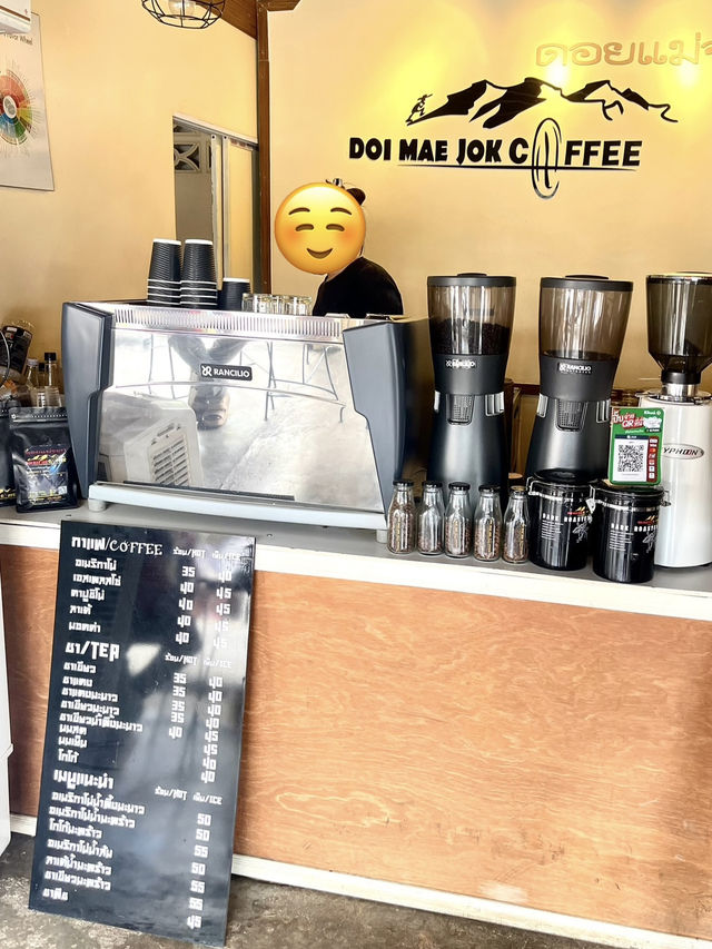 จิบกาแฟหอม ๆ กลางบรรยากาศแจ้ห่มที่ดอยแม่จอก Coffee