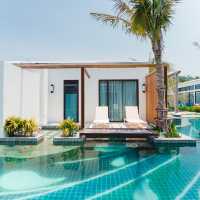 ที่พักสวยใกล้สนามบินภูเก็ต สระว่ายน้ำล้อมรอบ