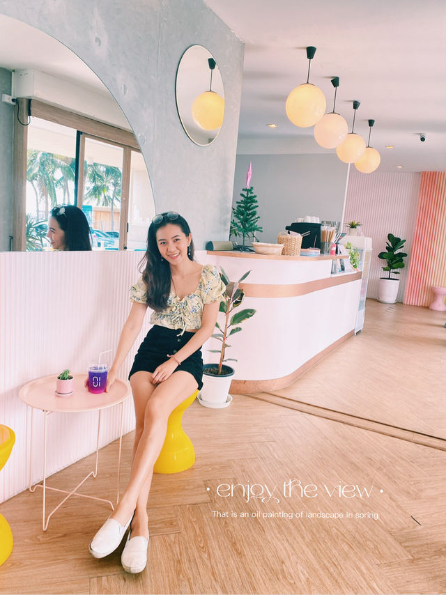 ร้าน Niji House Bangsaen คาเฟ่สไตล์มินิมอล