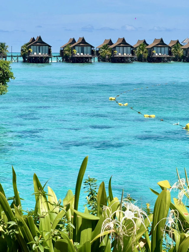 Sea gypsies & clear waters 