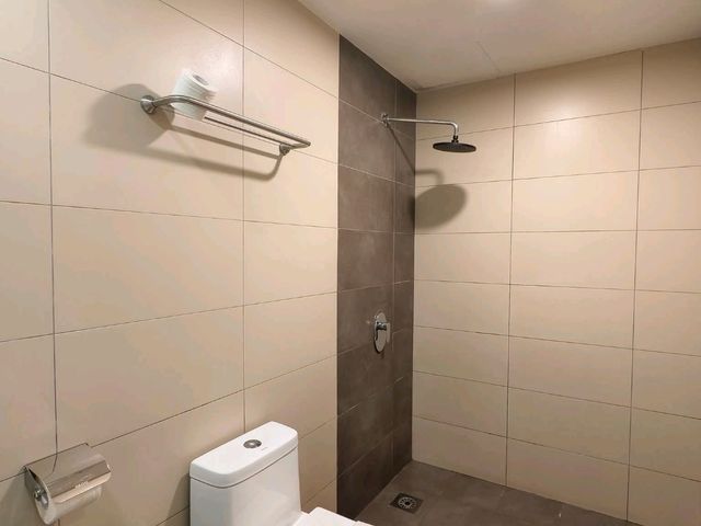 "1 Orange Hotel Sepang:The Budget Pit Stop Near KLIA"