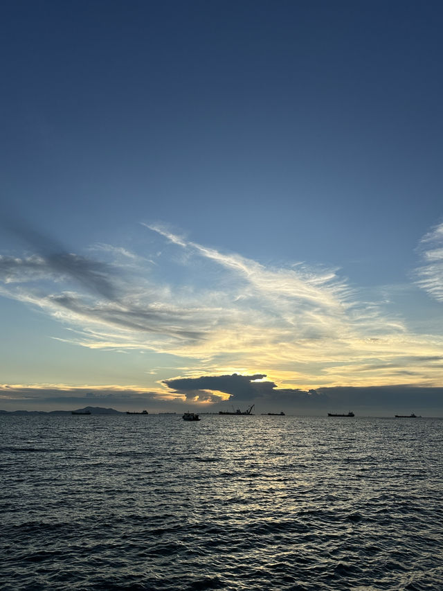 เที่ยวแลนมาร์คศรีราชา •เกาะลอย• 🏝️