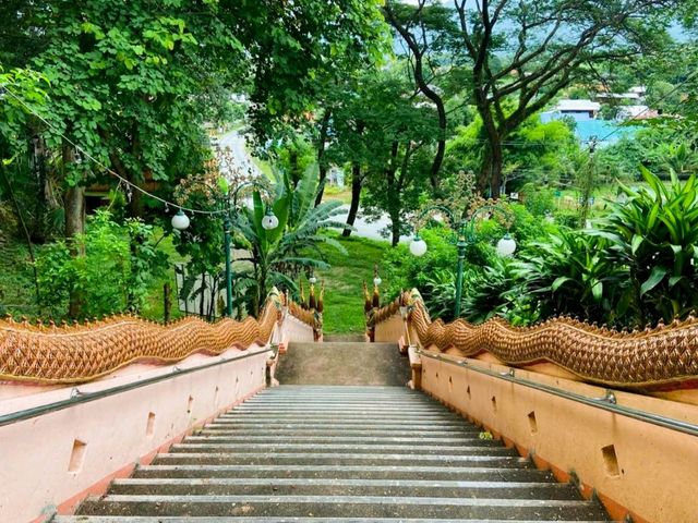 วัดพระธาตุเบ็งสกัด เที่ยวปัว น่าน 