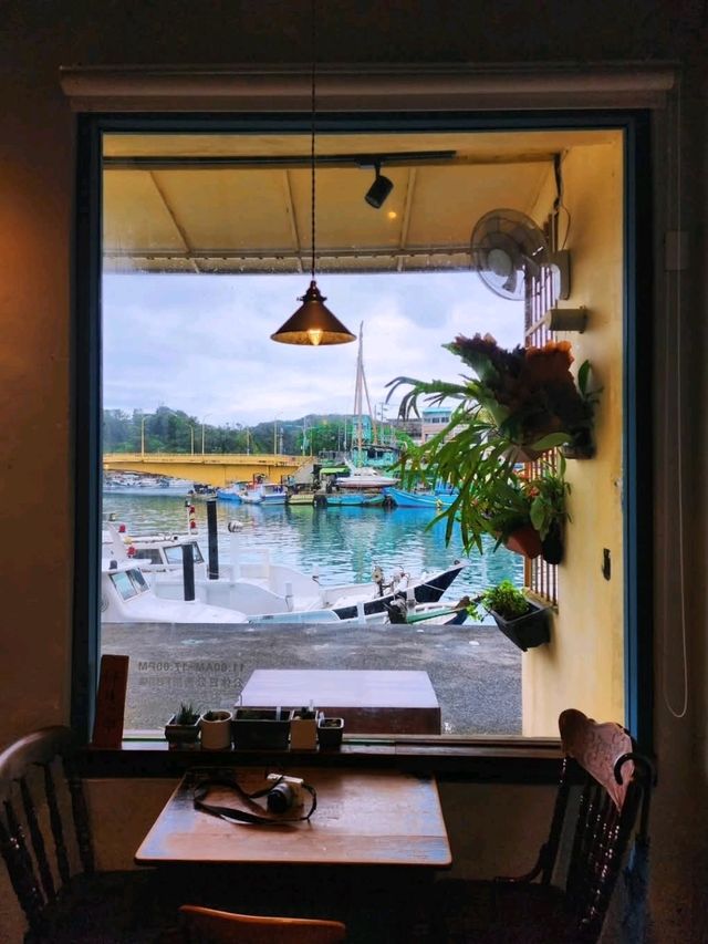 Hi There cafe!! หลบฝน จิบชา ที่ท่าเรือ Zhengbin