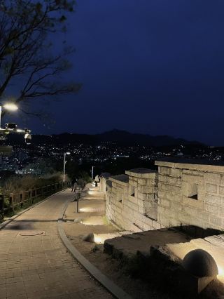 Romantic Date Spots in Daehak-ro for Couples