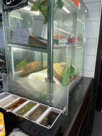 กินข้าวไป มองวิวเครื่องบินไปที่ CORAL FOOD HALL