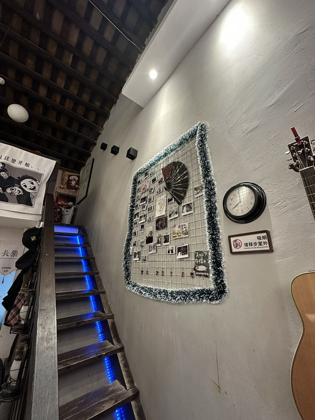甘坑古鎮夜遊驚喜｜「朋友家」奶茶館，一杯茶換一段回憶