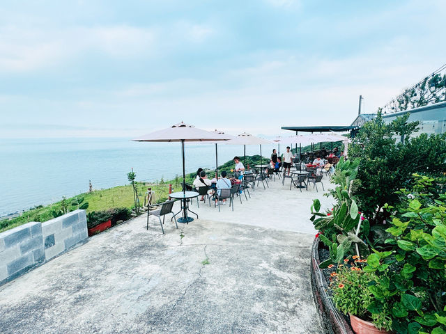 北海岸秘境咖啡廳-山中怪獸｜海景、美食與毛孩的療癒時光