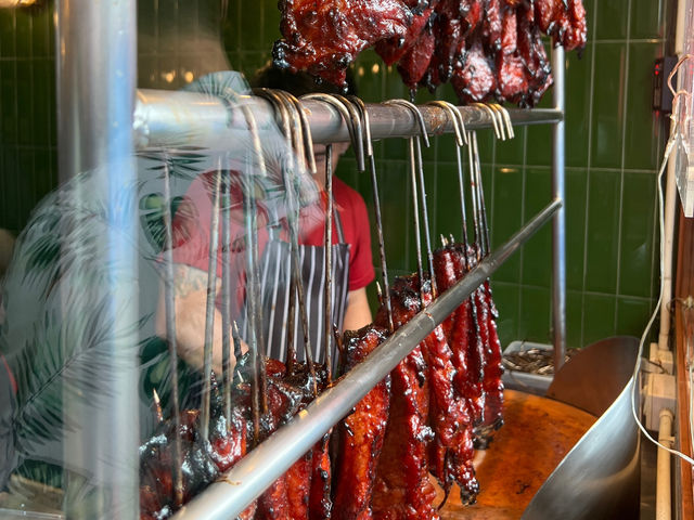 🔥 Chu Roast Bangkok – Local-Style Char Siew & Comforting Wontons