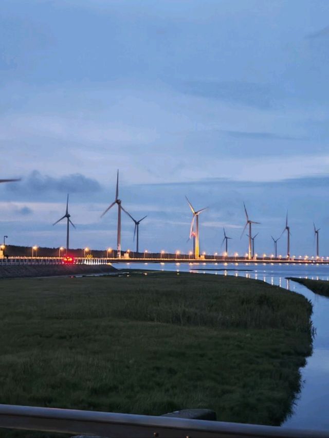 🌅 Gaomei Wetlands: Where the Sky Meets the Sea in Taichung