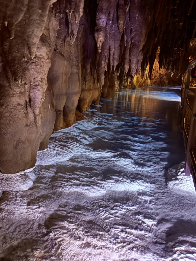 沖繩｜宛如夢境的玉泉洞 30萬年形成的神秘世界
