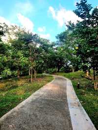 Strolling through the charming Floral Ridge