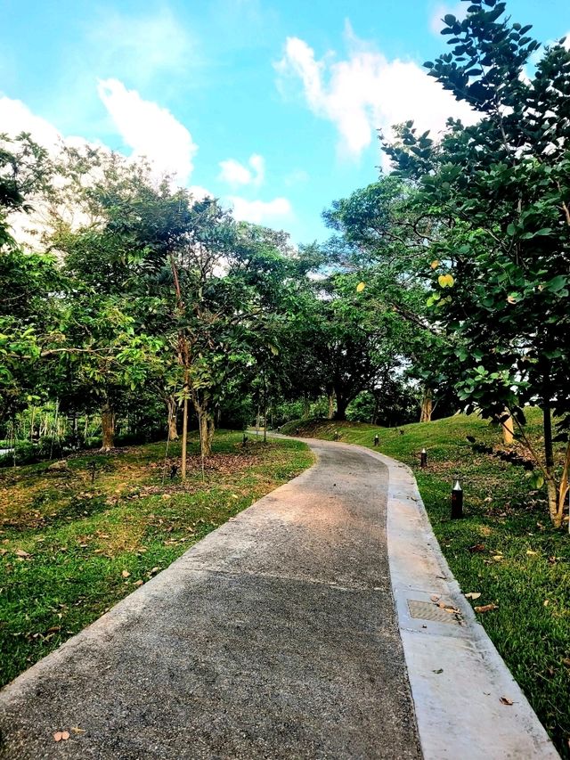 Strolling through the charming Floral Ridge
