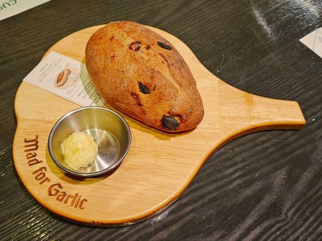 There are garlic in every single menu in this restaurant!!!