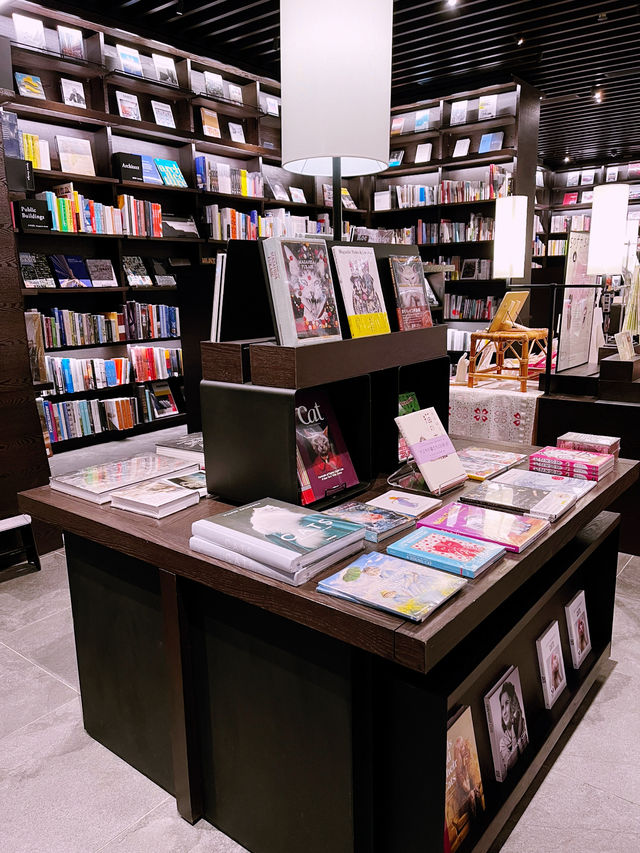 Aesthetic Charm of Tsutaya Pavilion Bukit Jalil – KL’s Most Beautiful Bookstore