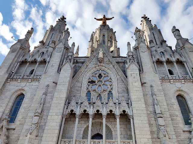 Barcelona: Gaudí and the Luminous Wonder of Sagrada Família! 🇪🇸✨