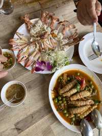 รีวิวร้านซีฟู้ดเจ๊เมี้ยน บางแสน – เด็ดสมคำร่ำลือ 🦀