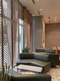 Starbucks Lotte Liễu Giai offers a familiar