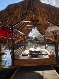 Gemitir Glow, Bali’s Bloom-Fueled Café Escape