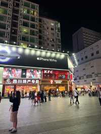 ถนนคนเดิน Chunxi Road (春熙路) ในเฉิงตู