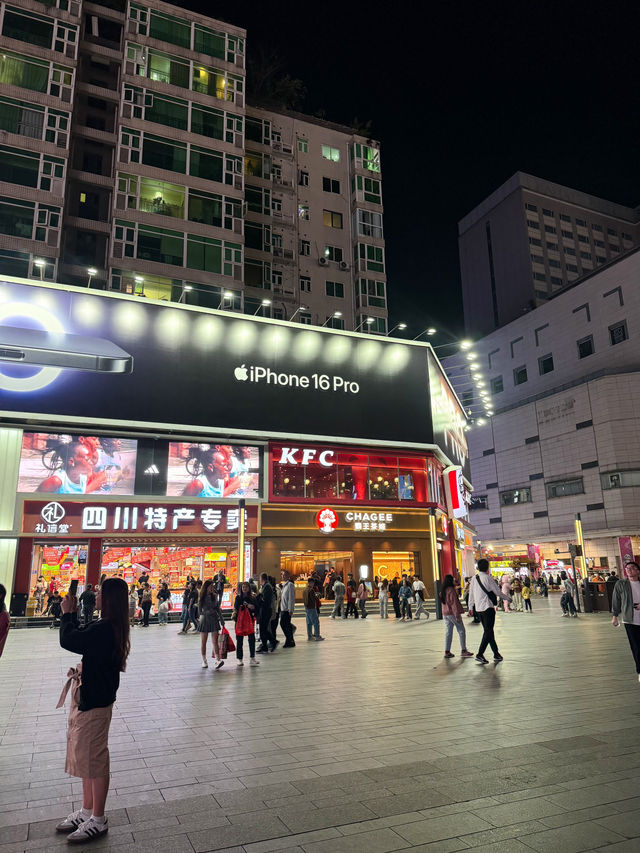 ถนนคนเดิน Chunxi Road (春熙路) ในเฉิงตู