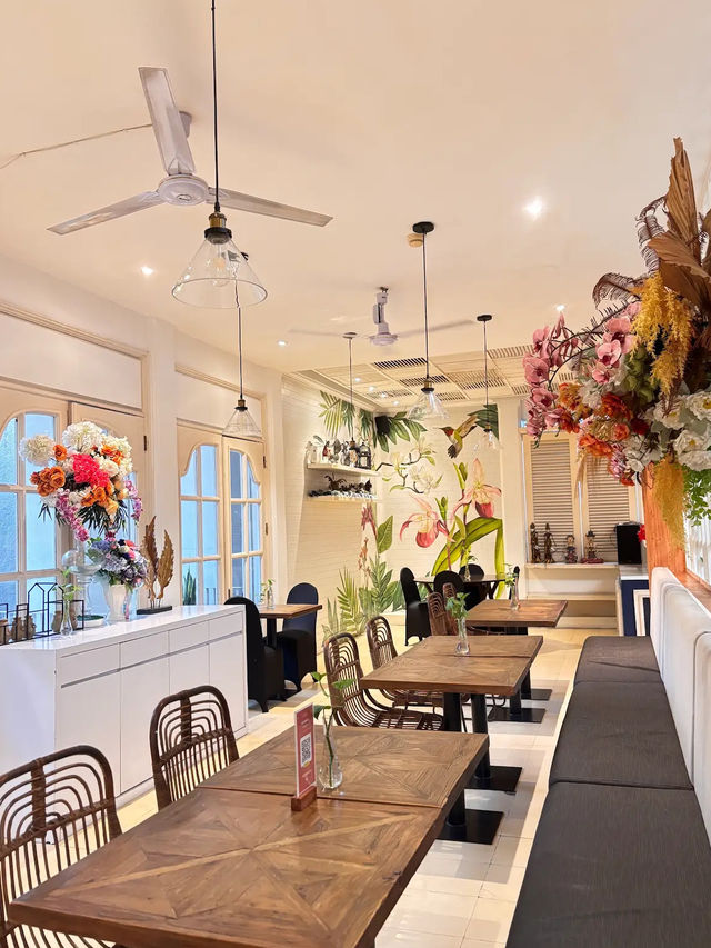Kembang Tandjoeng, Jakarta’s Heritage Café with a Floral Soul
