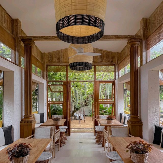 คาเฟ่บรรยากาศร่มรื่นในย่านสันกำแพง เชียงใหม่