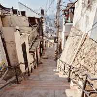 Solo Adventure in Ihwa Mural Village: Seoul’s Most Colorful Escape** 🎨🏡